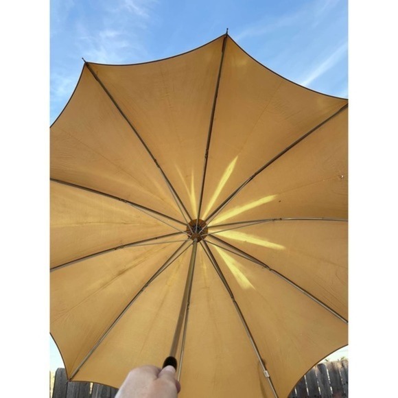 Vintage Tan Acrylic With Tinsel Glitter Hook Handle Mid Century Pagoda Umbrella - Picture 10 of 13